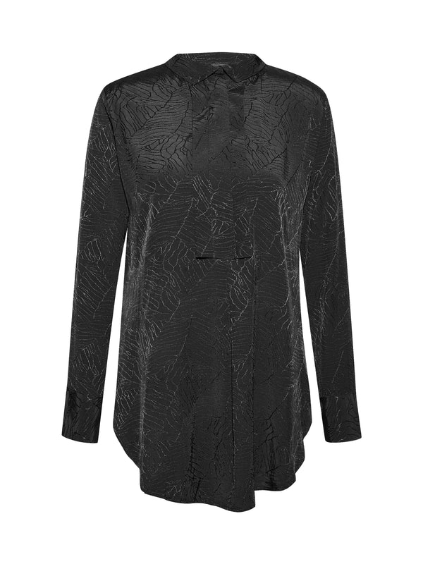 Blouse noire, longue